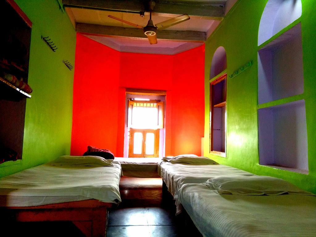 Yogi Lodge Varanasi Exterior foto