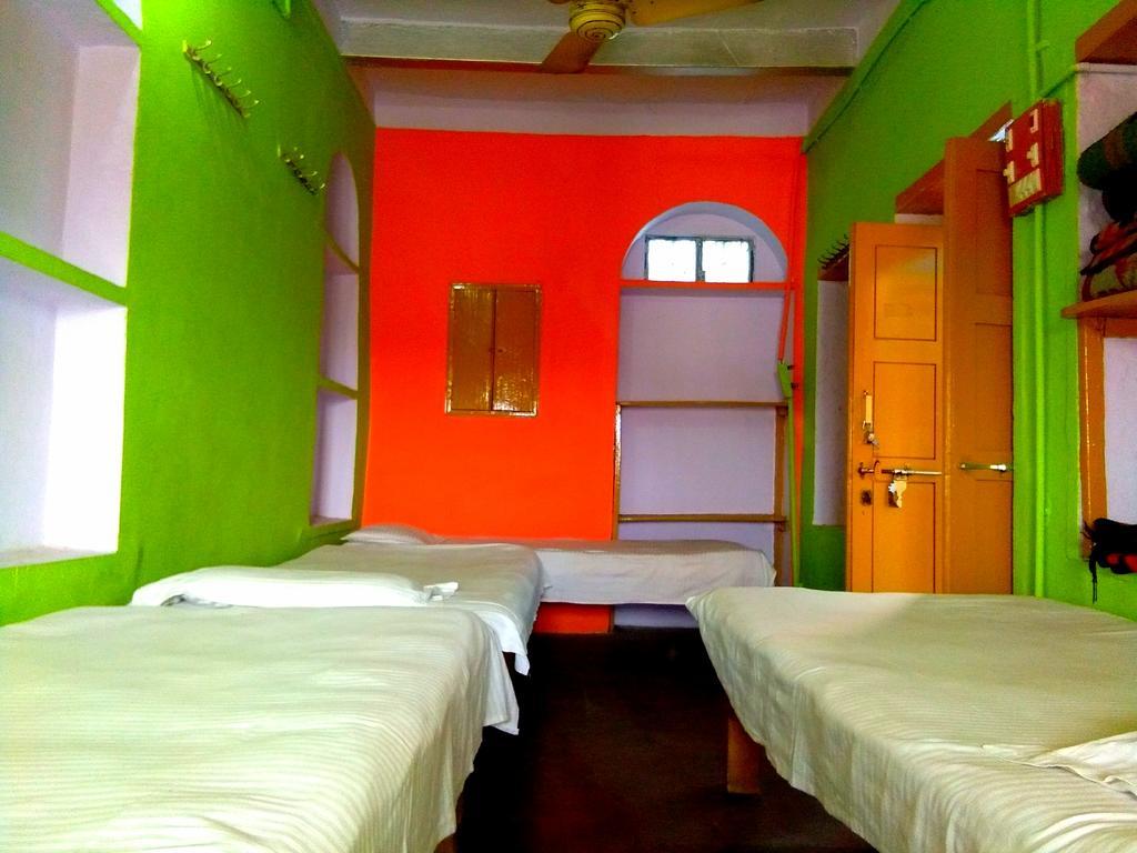 Yogi Lodge Varanasi Exterior foto